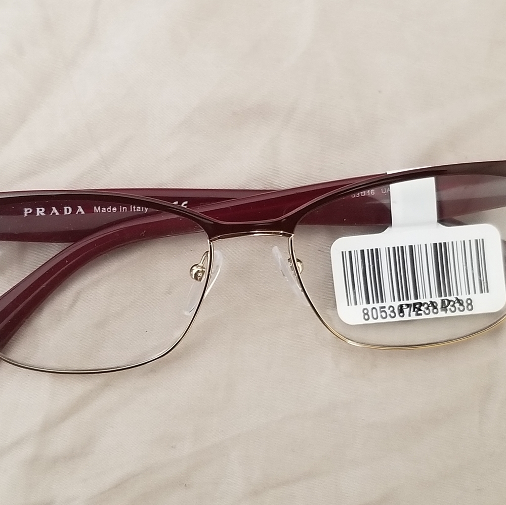 Prada - Picture 2 of 3